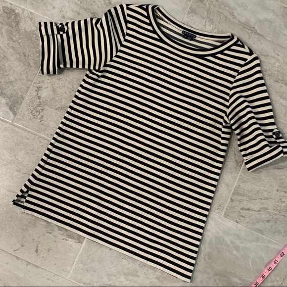 Theory - Striped Top - EUC - Picture 13 of 13